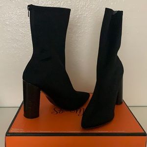 Black ankle boots, they zips up in the back.